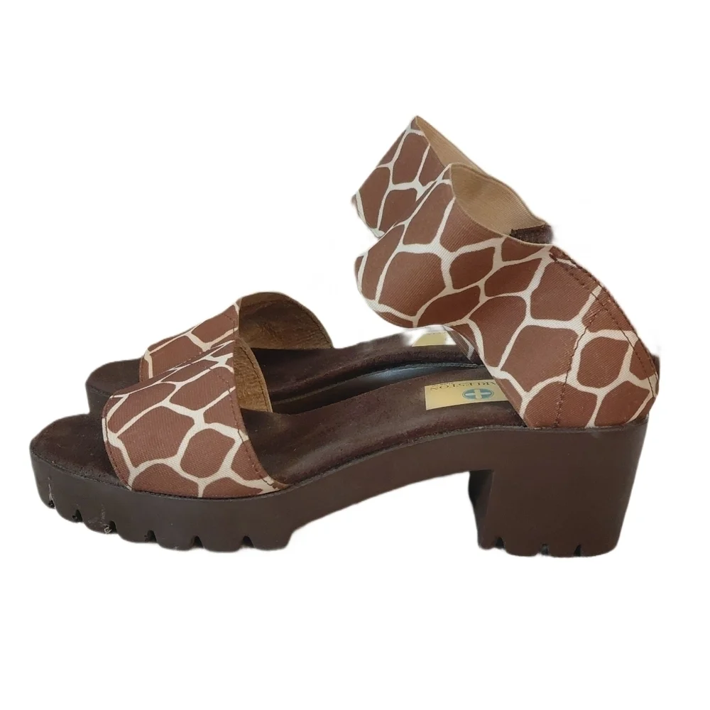 CHARLESTON SHOE CO. Giraffe Print Sandals Strappy Block Heels Size 6.5